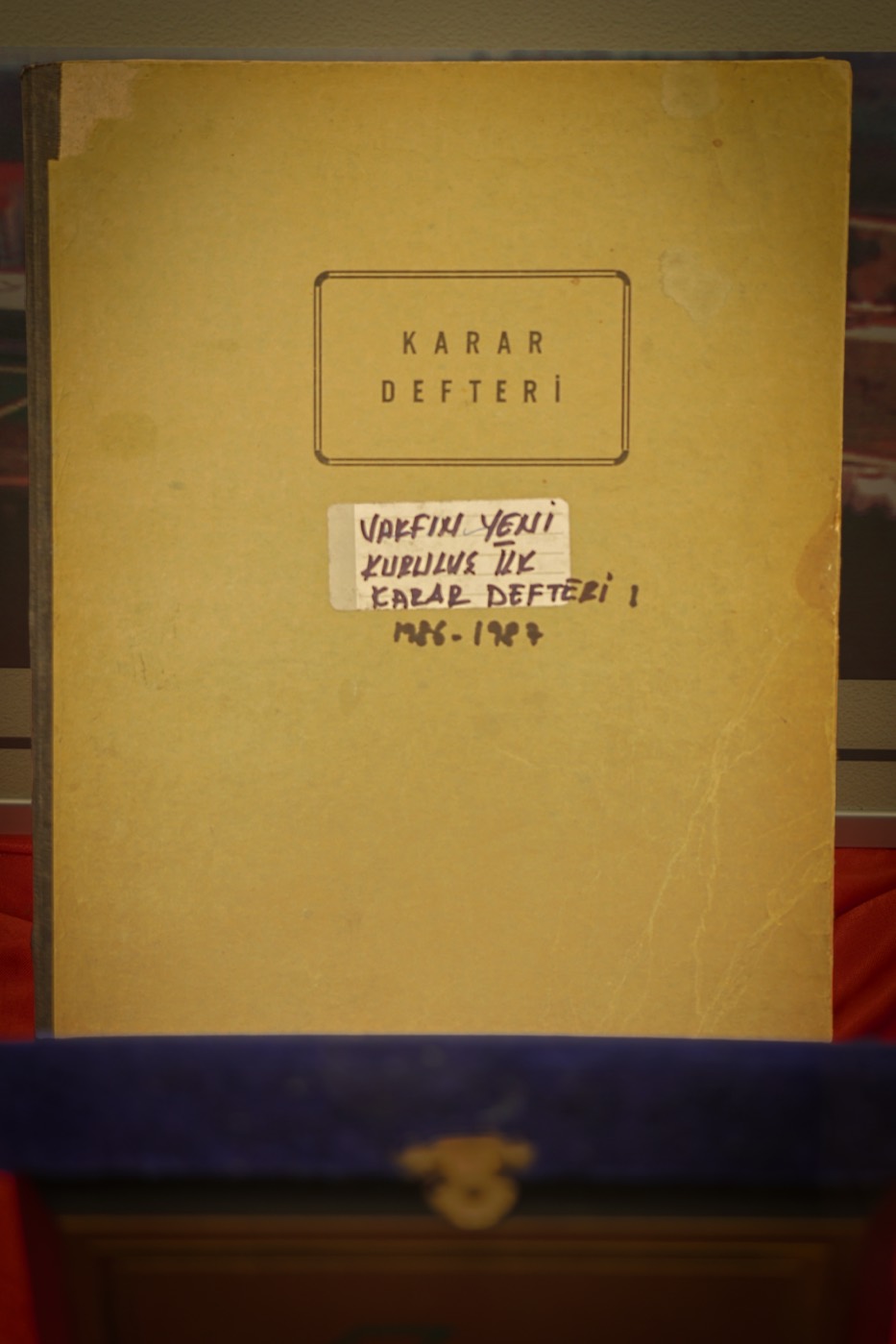 Vakfın 1986-1987 tarihli ilk karar defteri